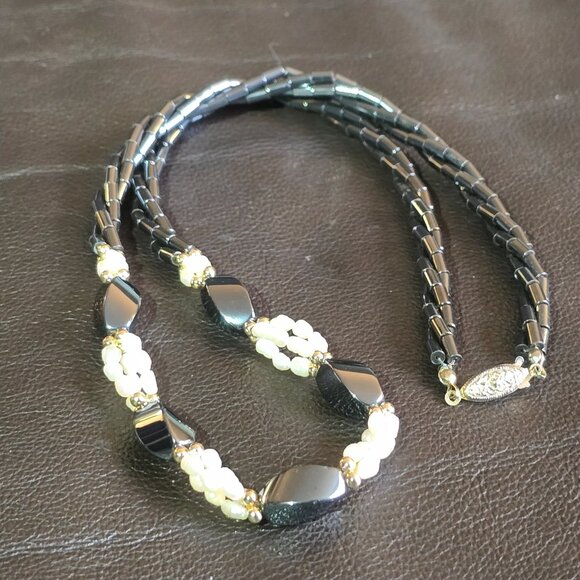 Vintage 30s French three-strand twisted necklace (hematite, freshwater pearls) - Picture 5 of 7